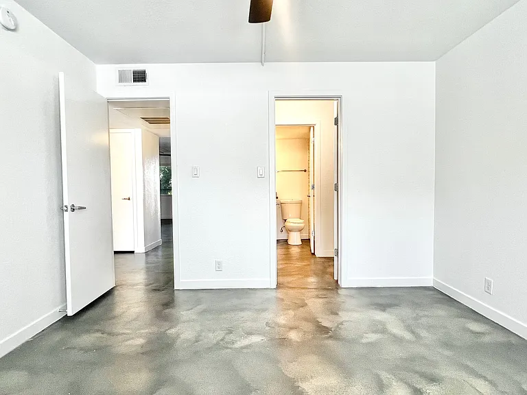 15 Melrose — Photo 22