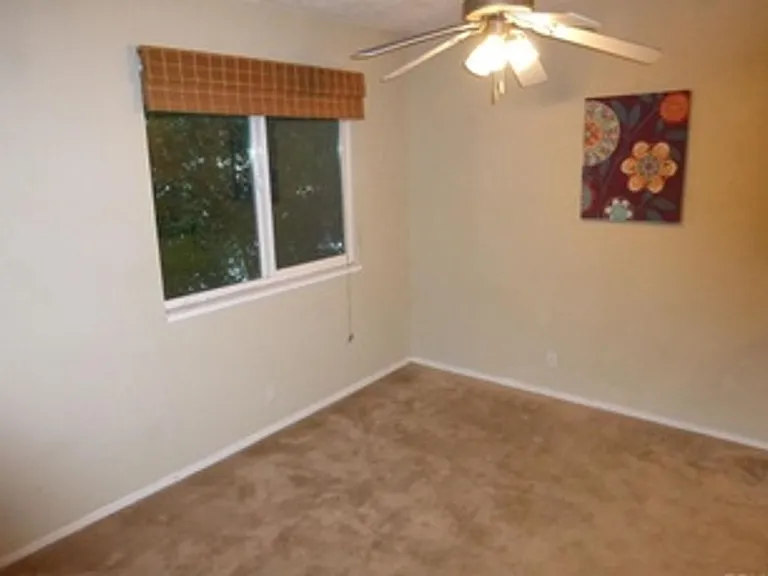 1412 N Cherry St #6 — Photo 4