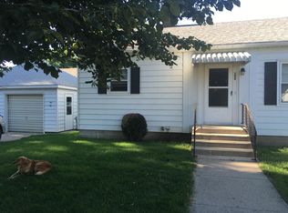 208 E Maple St, Holstein, IA 51025