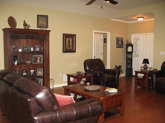 4th image of 1400 Melanie Dr