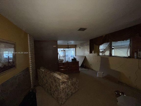 3rd image of 1560 NW 154th St