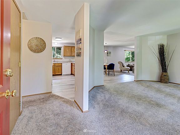 4th image of 11615 208th Avenue Ct E