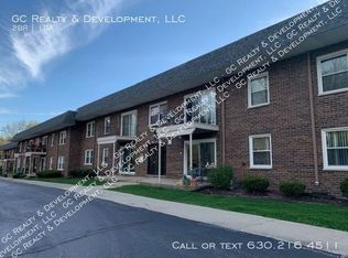 20 Simpson St APT G, Geneva, IL 60134