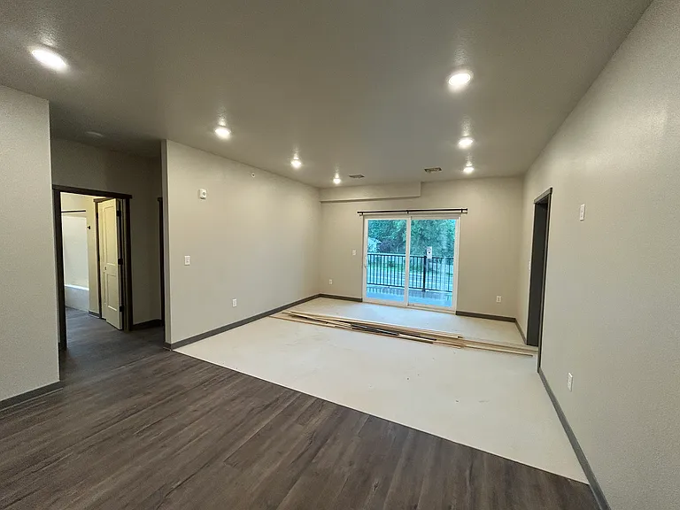6950 Hickman Rd #302A — Photo 8