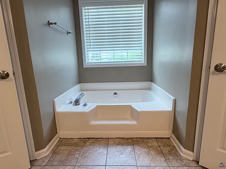106 Quail Hollow Dr — Photo 6