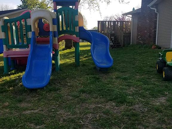 4th image of 1102 N Sunset Dr