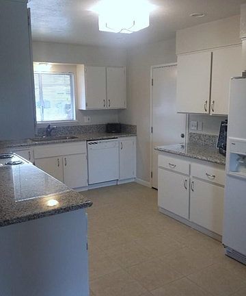2nd image of 27930 Lexington Ct