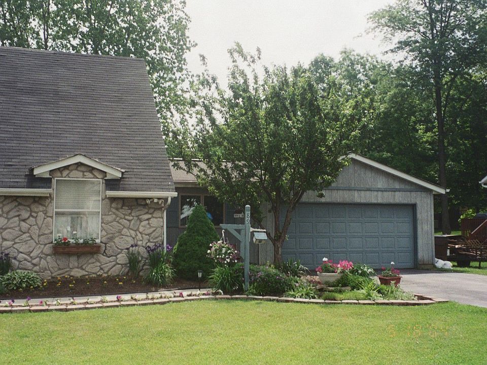 2nd image of 89 Carnation Pl SW