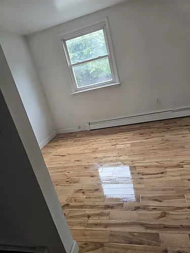 403 College St Photo 1