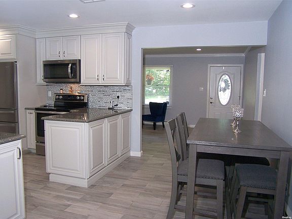 3rd image of 35 Chelsea Dr