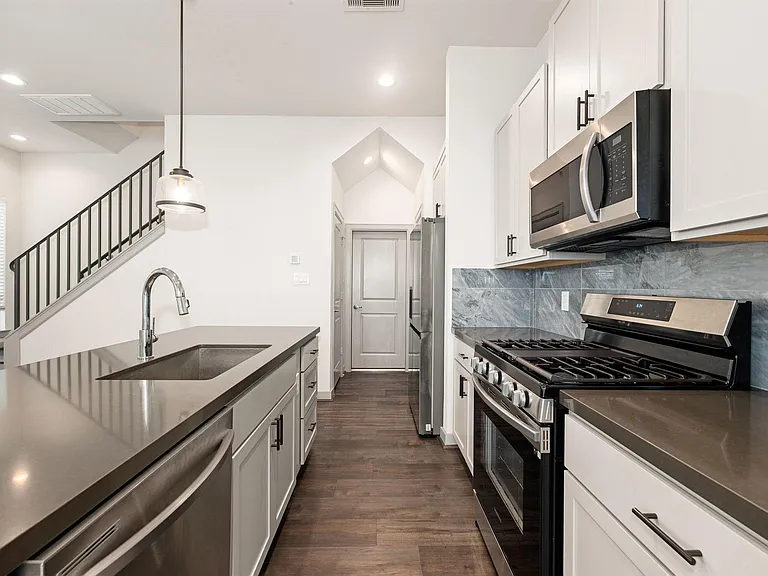 725 N Emile St — Photo 16
