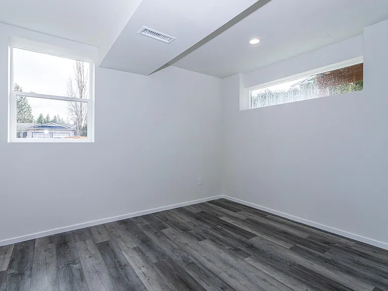 Downstairs 4th bedroom.