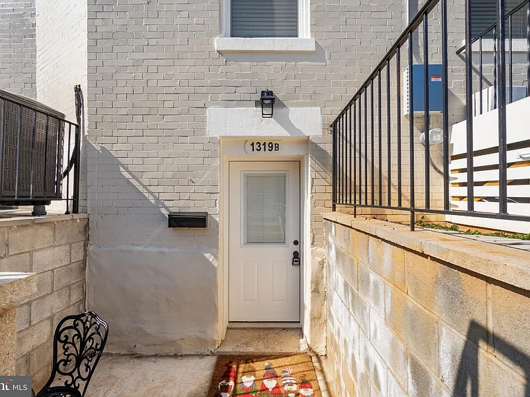 1319 C St NE #B — Photo 4