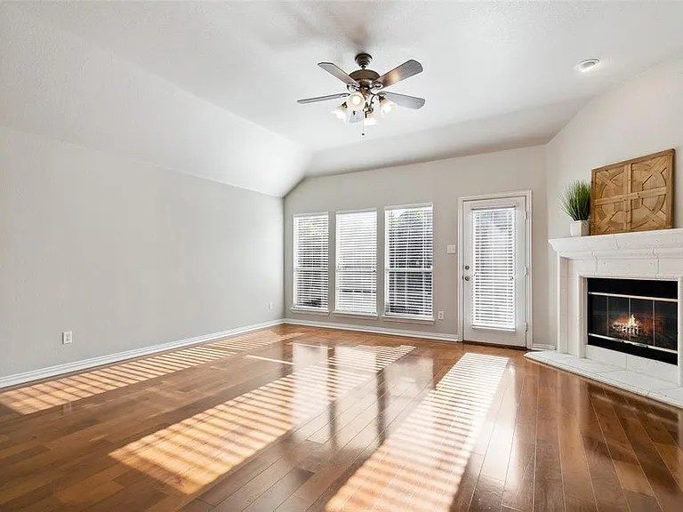 8648 Marion Dr — Photo 1
