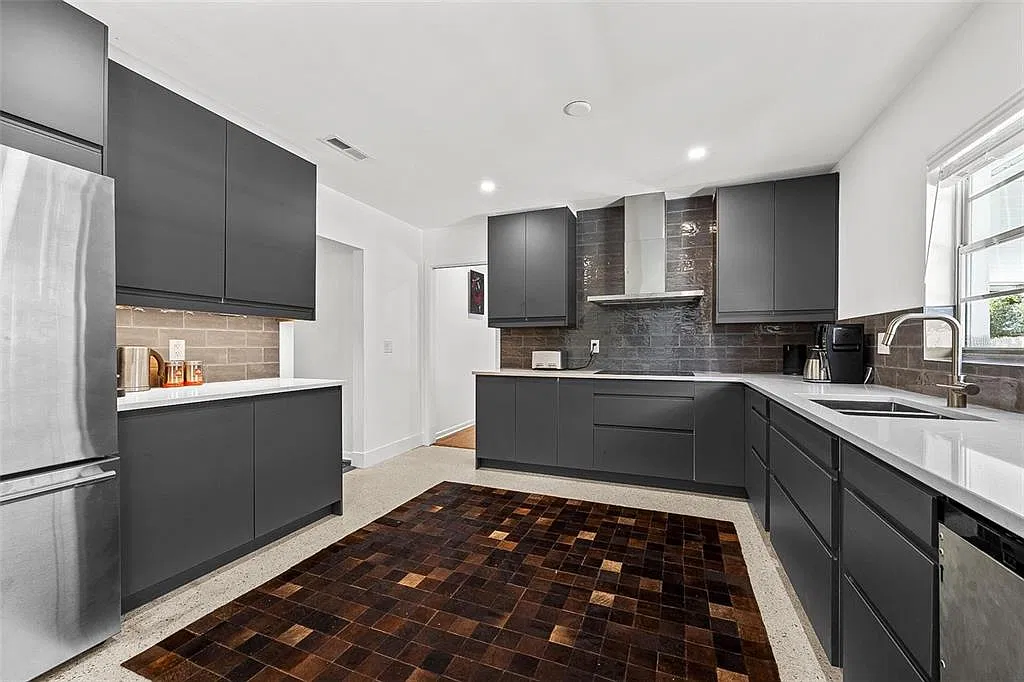 4 bed, 2.0 bath, 2112 sqft, $3,200 — Photo 3