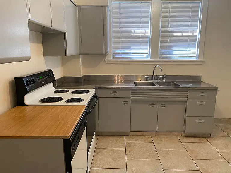 1331 Shady Ave — Photo 8