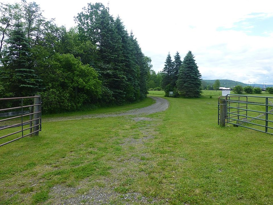 1st image of 12 Commons Dr