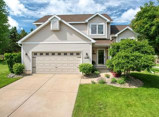 1318 Wayridge Dr, Madison, WI 53704