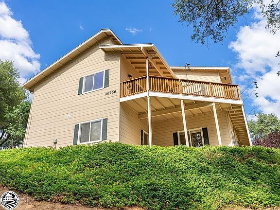 3rd image of 20966 Hemlock St #250