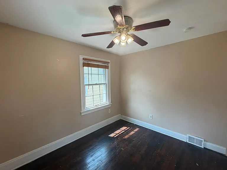 3398 Winsford Rd — Photo 10