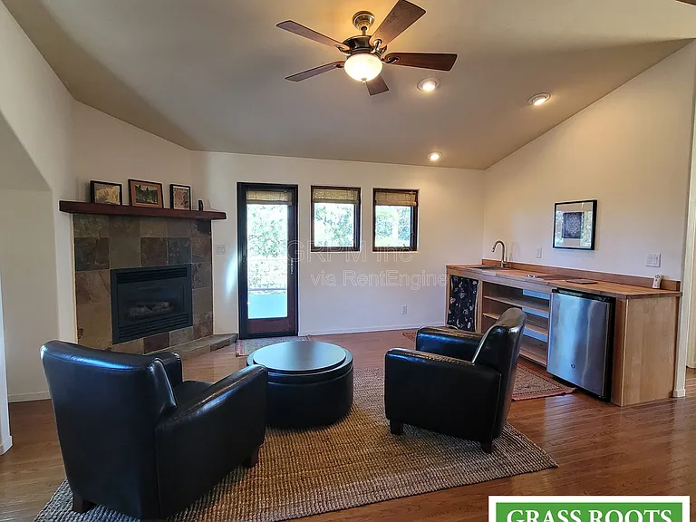 22912 Montclaire Ct — Photo 4