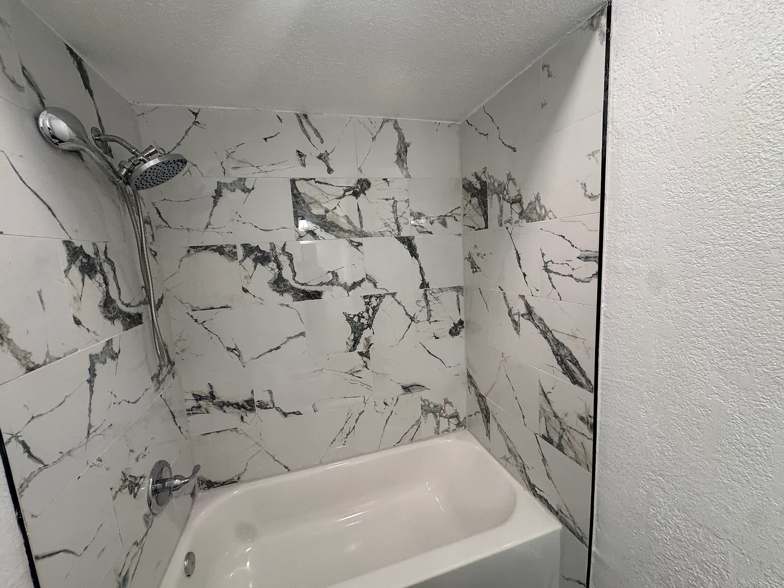 3 bed, 1324 sqft, $2,450 — Photo 3