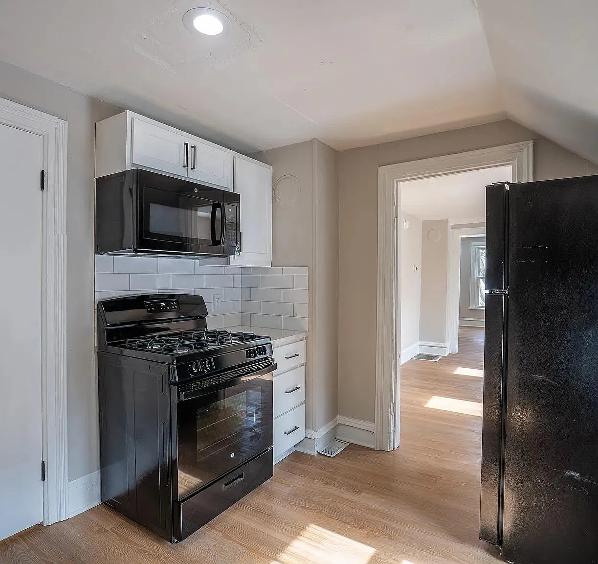 2 bed, 750 sqft, $1,290 — Photo 2