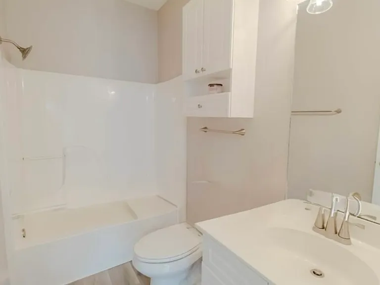 670 Riverwalk Dr #204 — Photo 14
