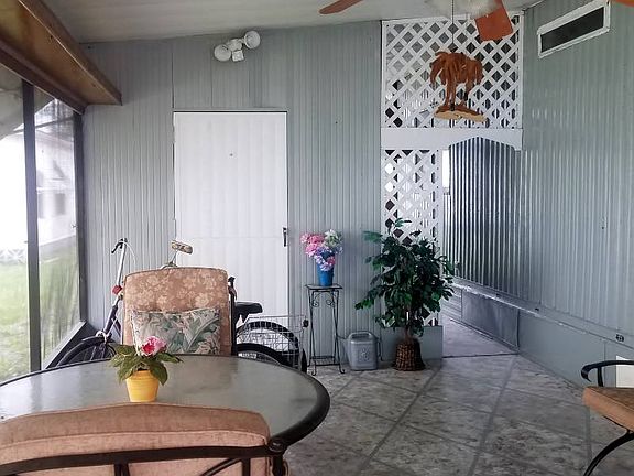 4th image of 32 Fletcher Dr