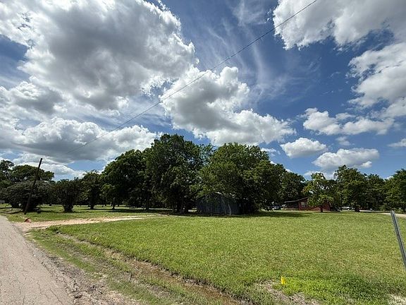 2nd image of 741 E Kaufman Ave