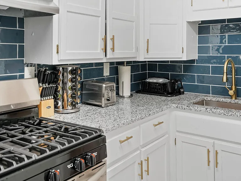 1109 W 41st St #2-E — Photo 13