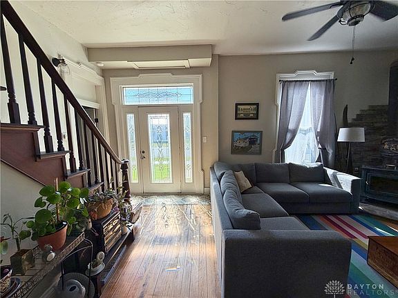 4th image of 47 Maple St