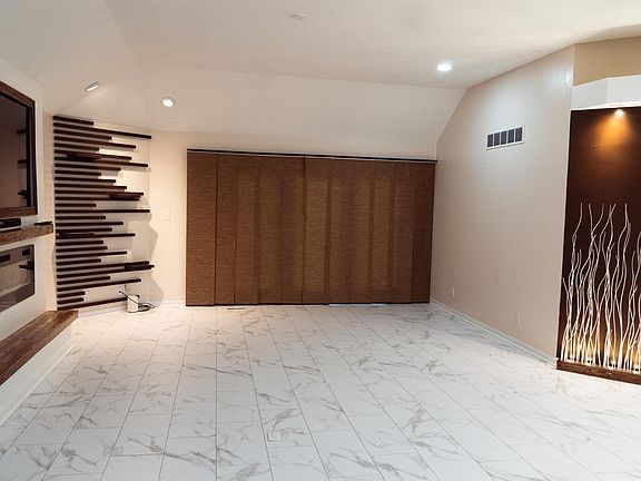 3rd image of 54126 Pebblestone Ln