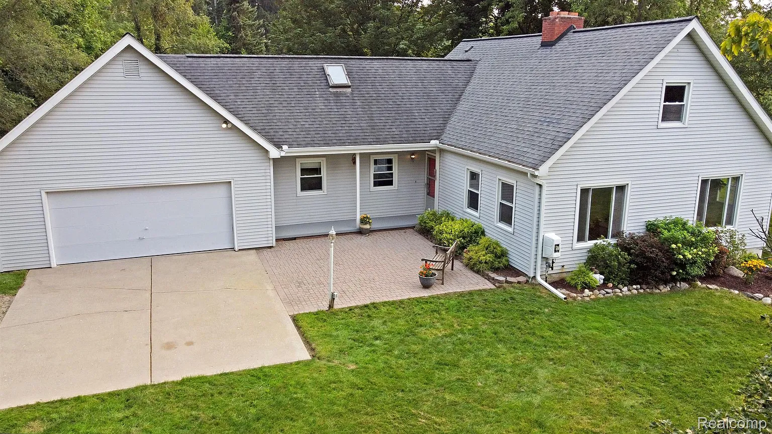 180 Lockwood Rd photo 1
