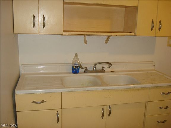 4th image of 21050 Crystal Ave