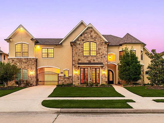 2nd image of 915 Windsor Woods Ln