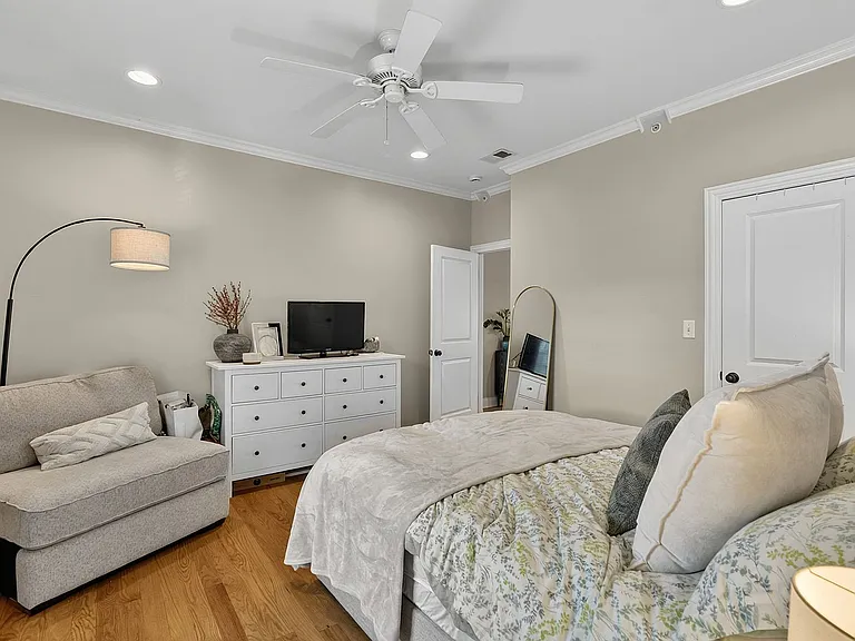 Hinman Court Condos — Photo 35