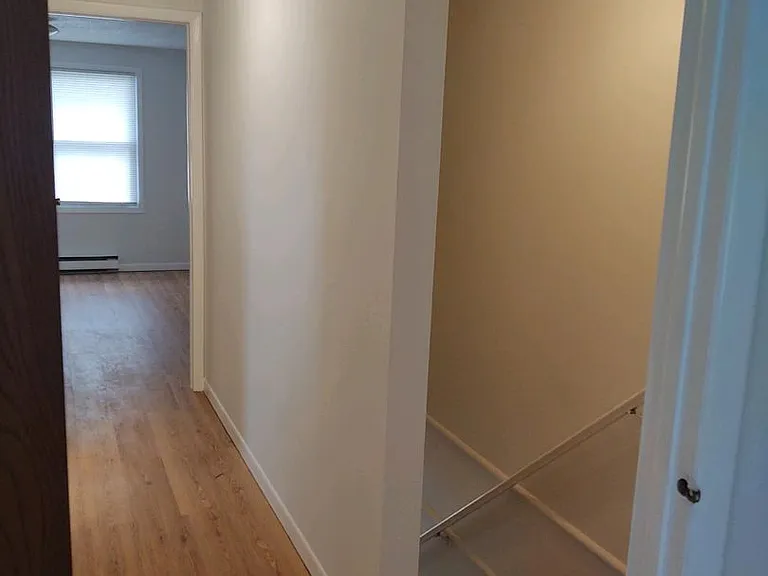 225 McKnight St — Photo 8