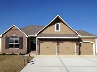 404 NE Blackwood Dr, Lees Summit, MO 64086