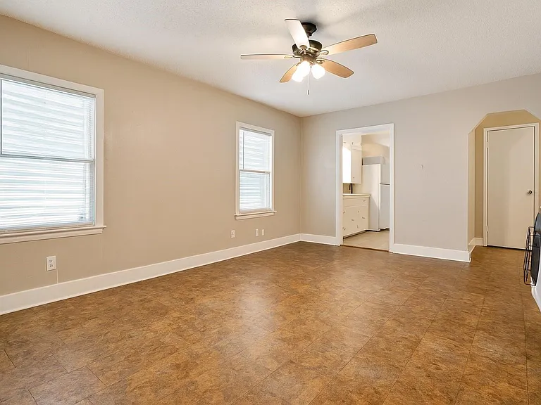 6113 Avenue Q 1/2 #2 — Photo 14
