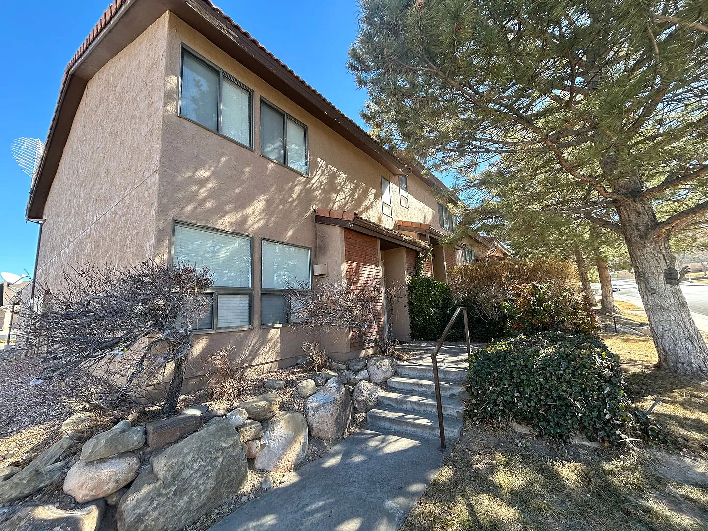 DL Sargent Home — Photo 1