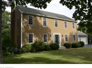 4 Goundry Dr, Waterford, CT 06385