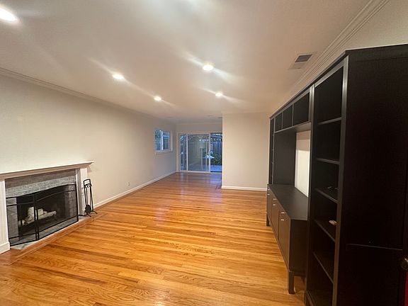 5th image of 2485 Kenwood Ave