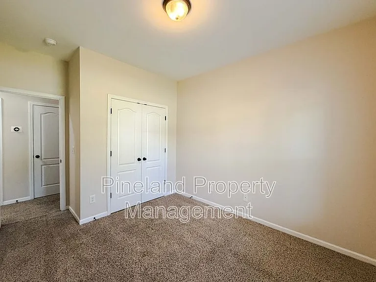 728 Roanoke Dr — Photo 19