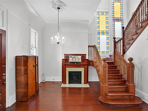 3rd image of 2520 Magazine St