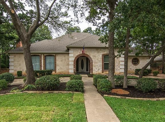 3rd image of 3924 Hillwood Way