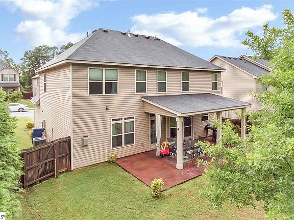 3rd image of 270 Oak Branch Dr