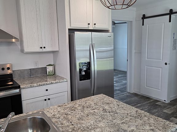 4th image of 63 Poplar Pl Unit A