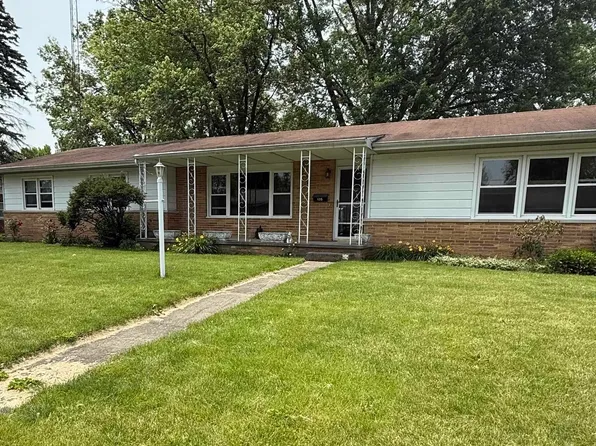 135 Half Moon St, Lincoln, IL 62656