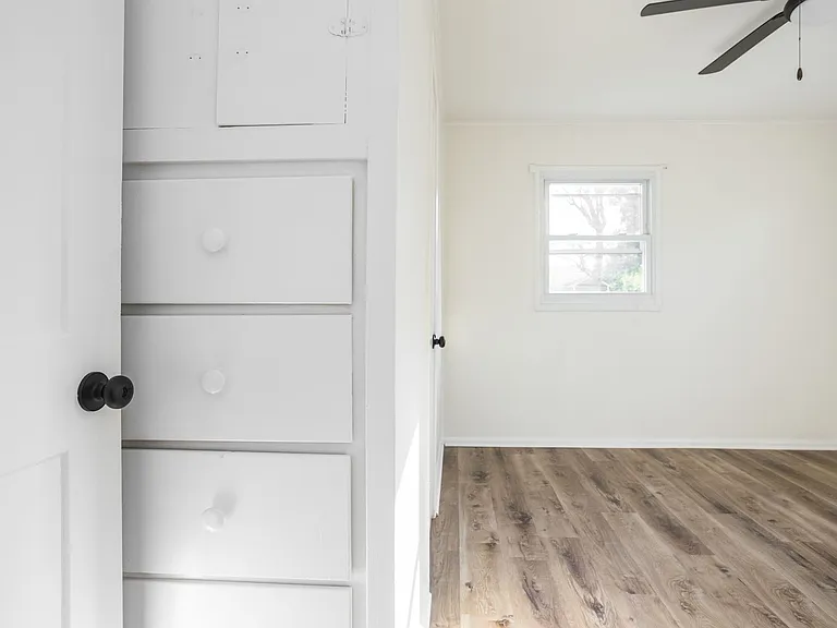 1825 E Legrande Ave — Photo 7